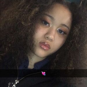 Meet your Posher, Leila